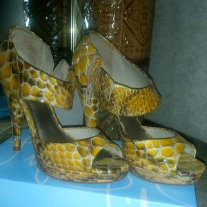 Gianni Bini, Snake skin shoes, heels, size 7 1/2M, Gold/Brown